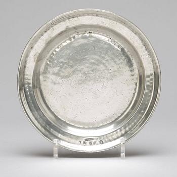 Eight pewter pieces, 18th/19th ct.