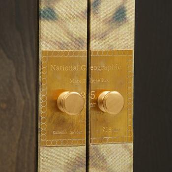 Mats Theselius, a "National Geographic 25th Anniversary Edition" cabinet, ed. 208/220, Källemo, Värnamo, post 2016.