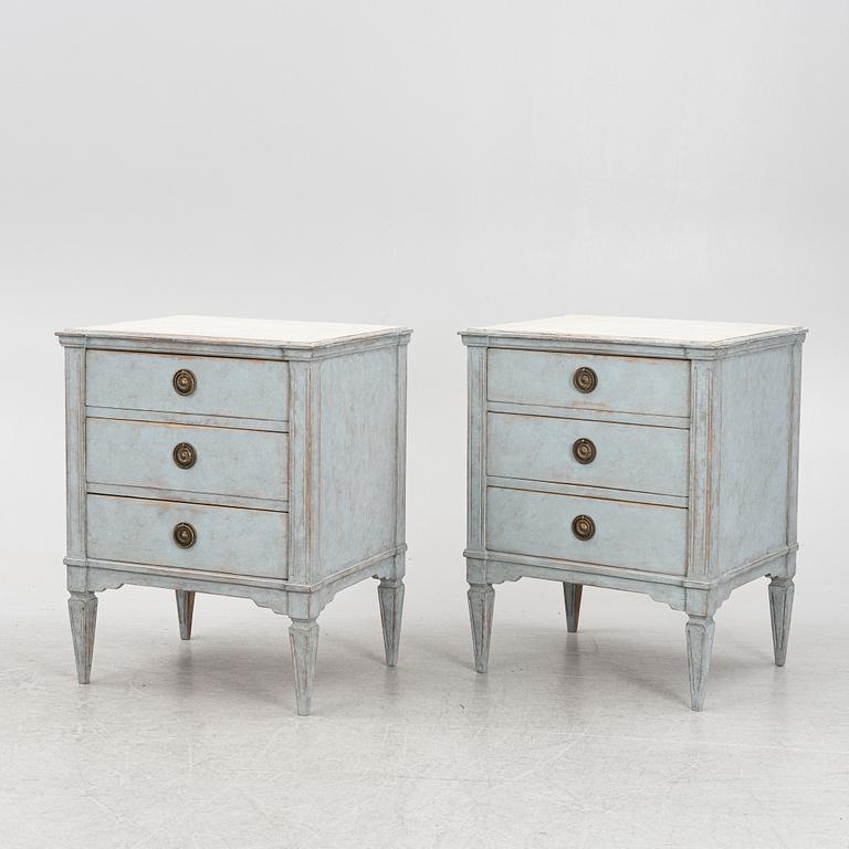 Chests of drawers, a pair, Gustavian style, 19th century.