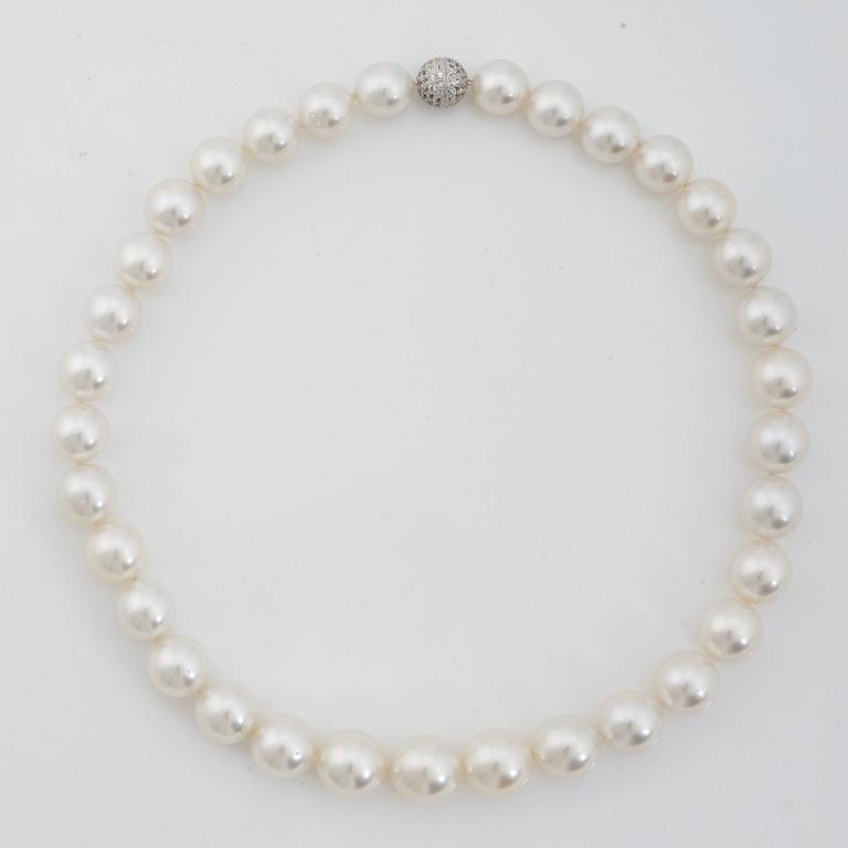 COLLIER, med odlade South sea-pärlor.