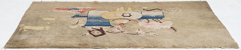 Matta, Kina, ca 137 x 207 cm.