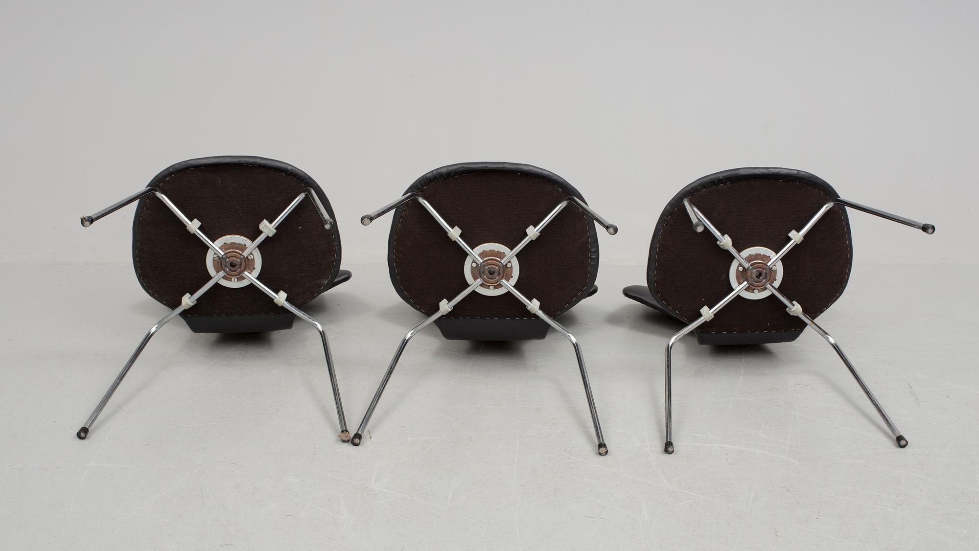 STOLAR, 3 stycken, "Grand Prix", Arne Jacobsen, 1900-talets andra hälft. Modellen formgiven 1955.