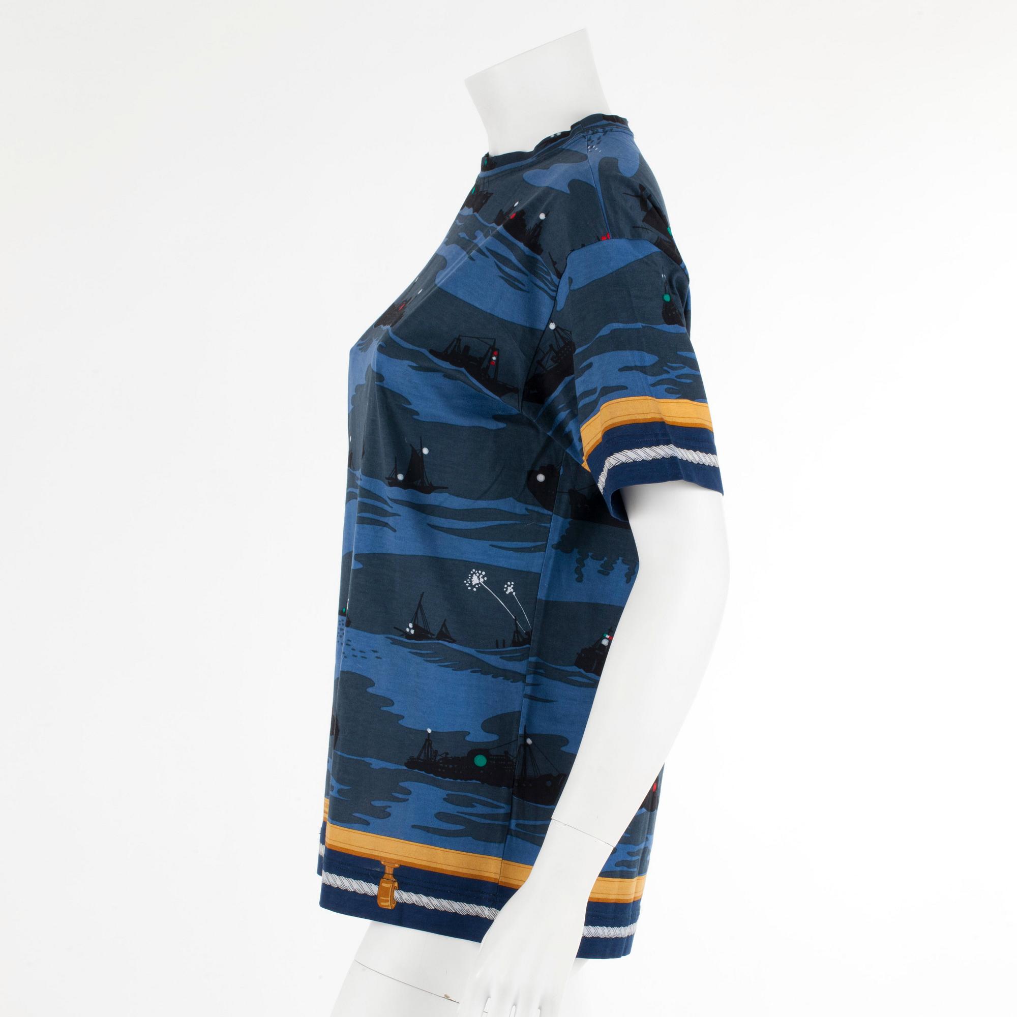 HERMÈS, a blue printed cotton t-shirt. Size M.