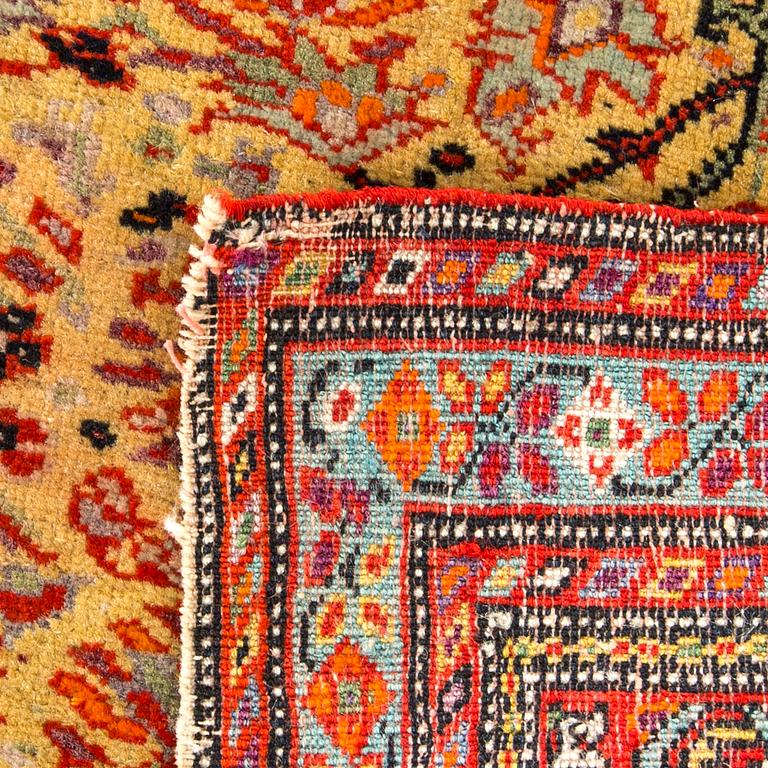 An antique Malayer Poshti carpet ca 67 x 93 cm.