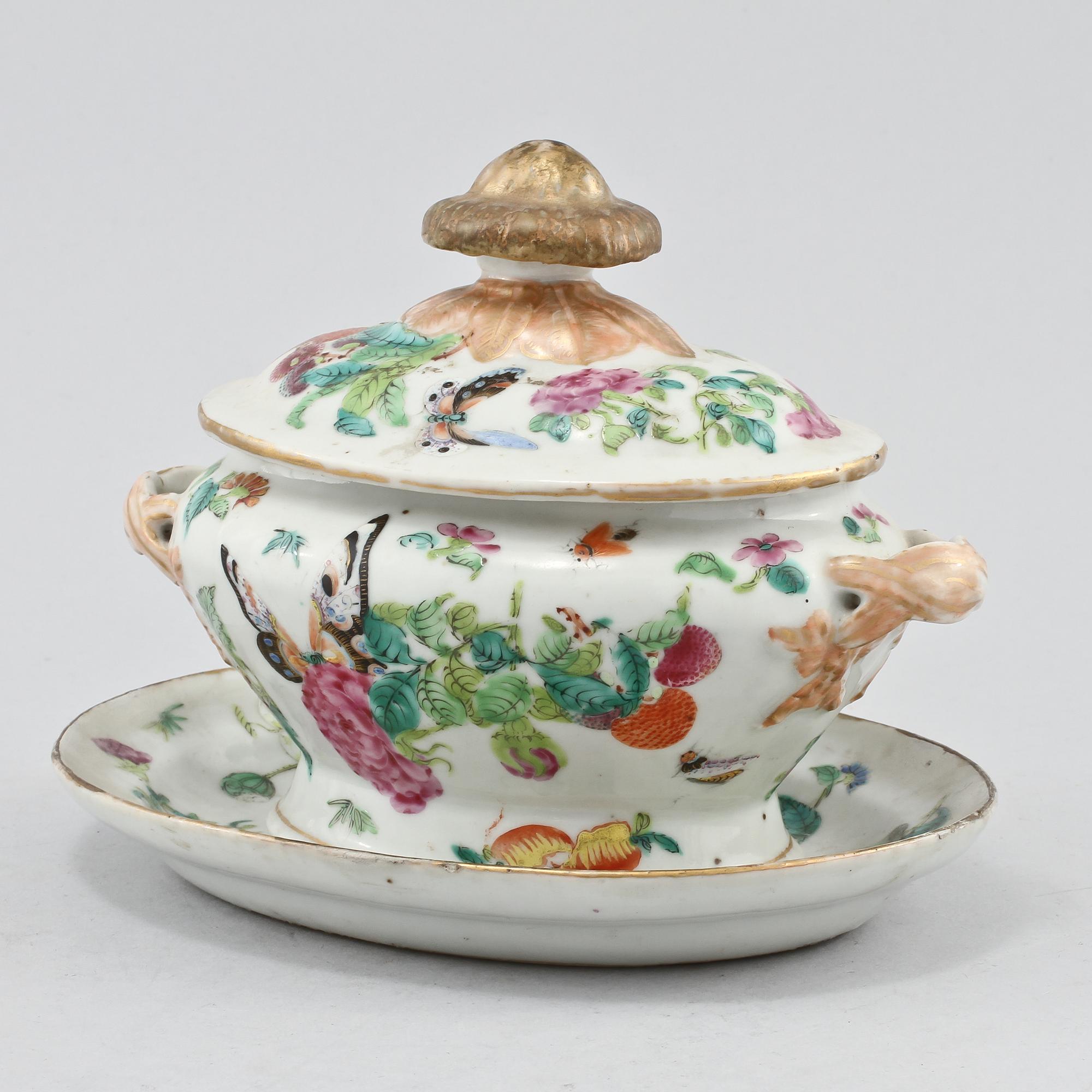TERRIN MED UNDERFAT, porslin, Kina, 1800/1900-tal.