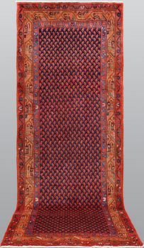 A Hamadan runner, ca 300 x 110 cm.