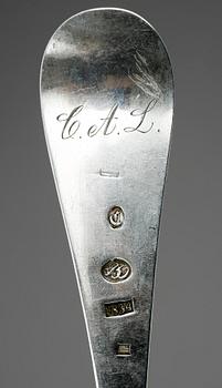 BESTICKDELAR, 22, olika mästare och ålder samt modell, bland annat Carl Tengstedt, Göteborg 1833. Vikt ca 918 gram.