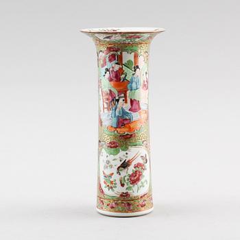 VAS, porslin, Kina, Kanton, 1800-talets mitt.