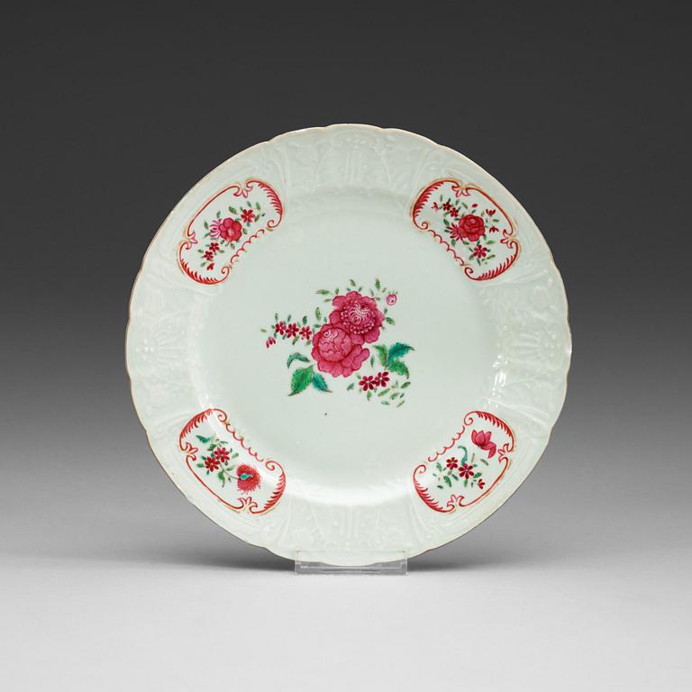 A set of 24 famille rose dinner plates, Qing dynasty, Qianlong (1736-95).