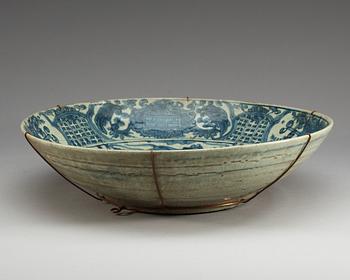 A large blue and white Swatow charger, Ming dynasty, Wanli (1573-1619).