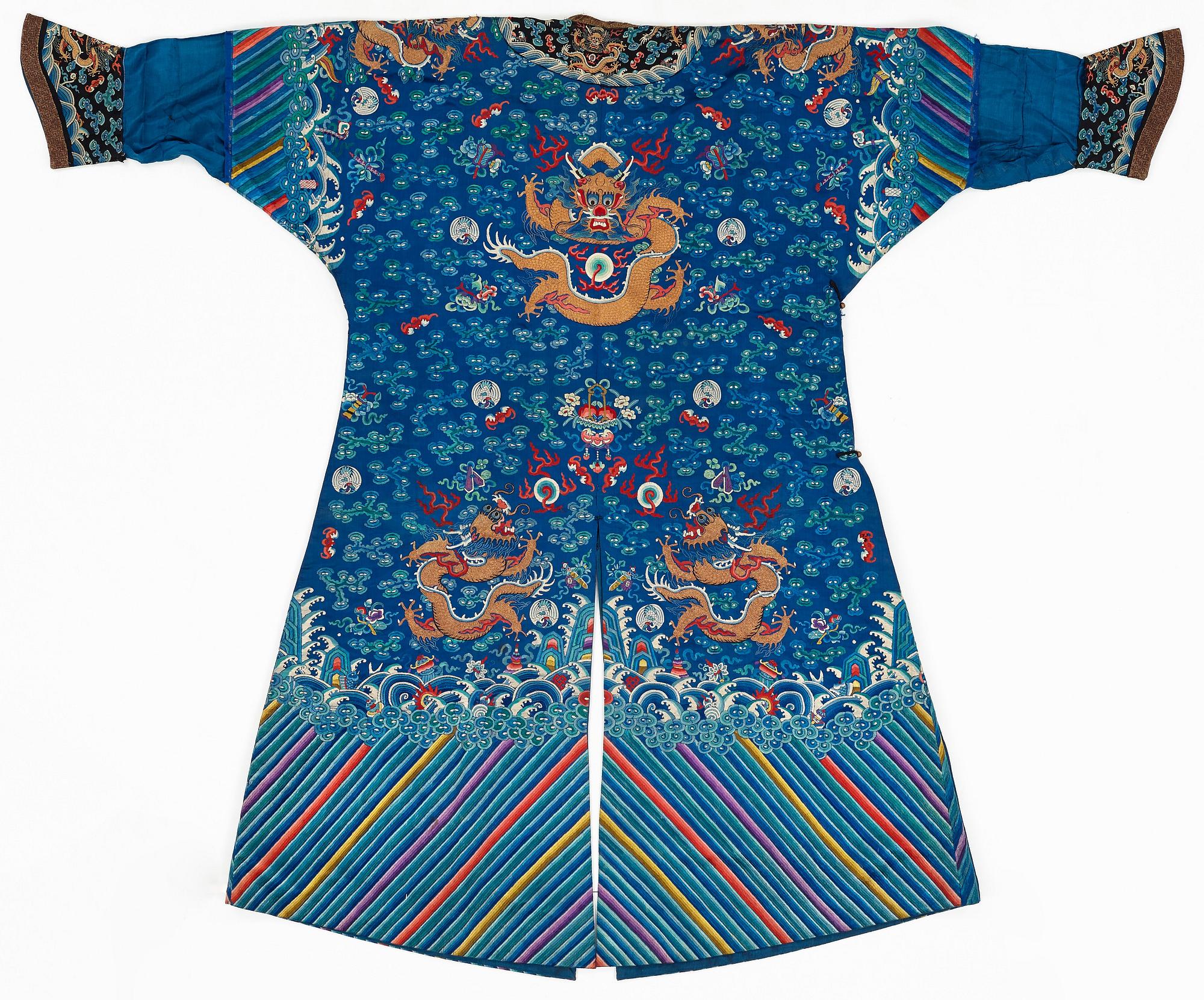 A Chinese embrodiered coat, late Qing dynasty, circa 1900.