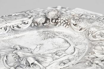 A Swedish early 18th century silver dish, mark of Magnus Myrman, Norrköping (1706-1730).