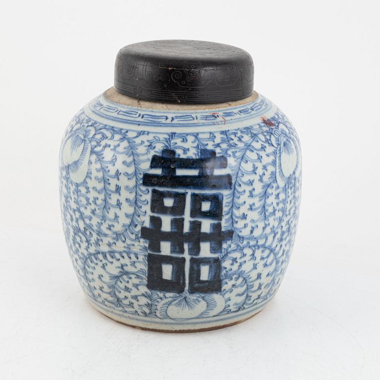 Bojan / kruka med trälock, porslin, Kina, Qingdynastin 1800-tal.