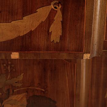 Byrå, gustaviansk stil, 1900-talets början.