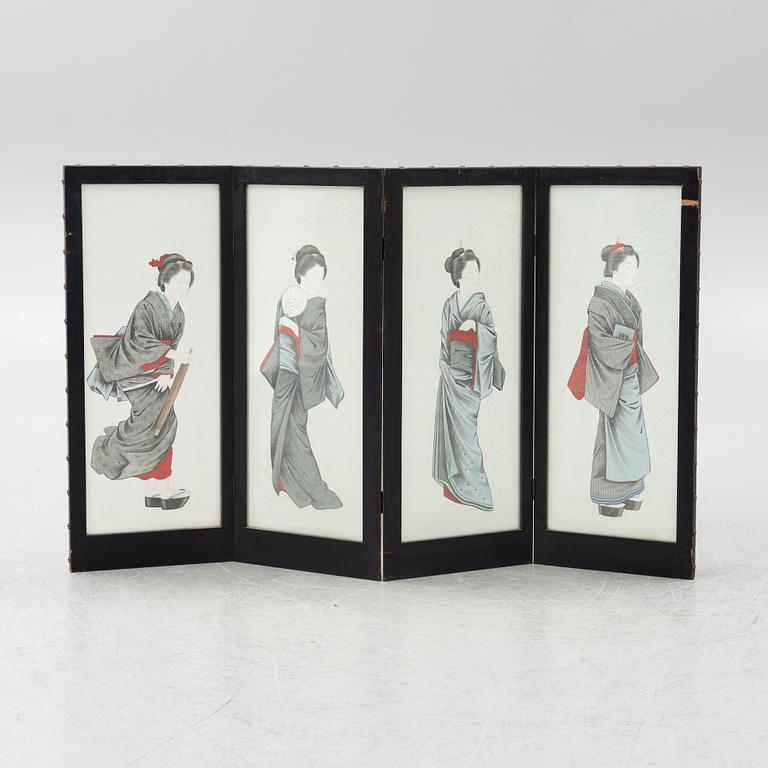 A Japanese folding screed, paint on silk, around 1900.