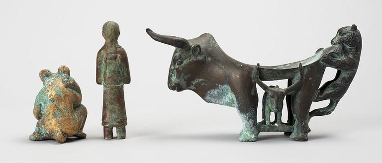 FIGURINER, 3 st, metall, Kina, 1900-tal.