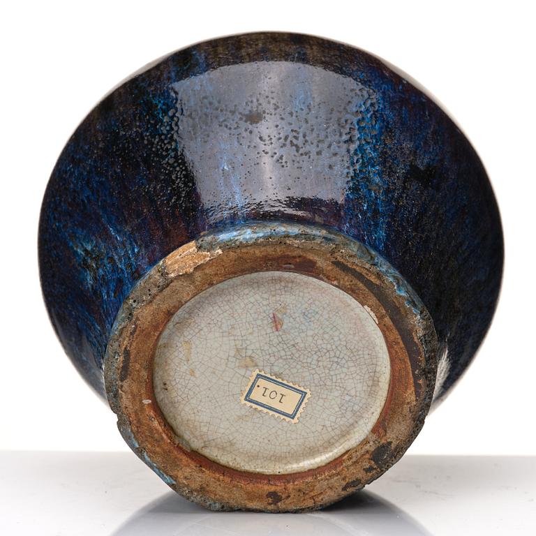 A jun glazed jar, Song/Yuan dynasty.