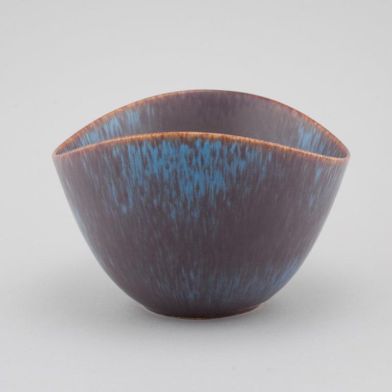 A stoneware bowl by GUNNAR NYLUND for Rörstrand, third quarter of the 20t century.