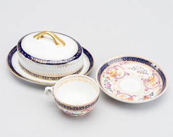 A SET OF TWO RUSSIAN PORCELAIN ITEMS COMTE  HARRACH AND POPOF S:T PETERSBURG.