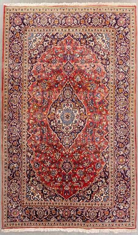An old Kashan carpet ca 304 x 200 cm.