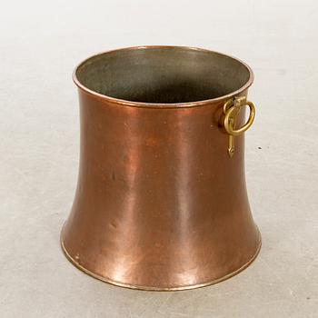 TUNNA MED HÄNKLAR, koppar, 1800-tal.