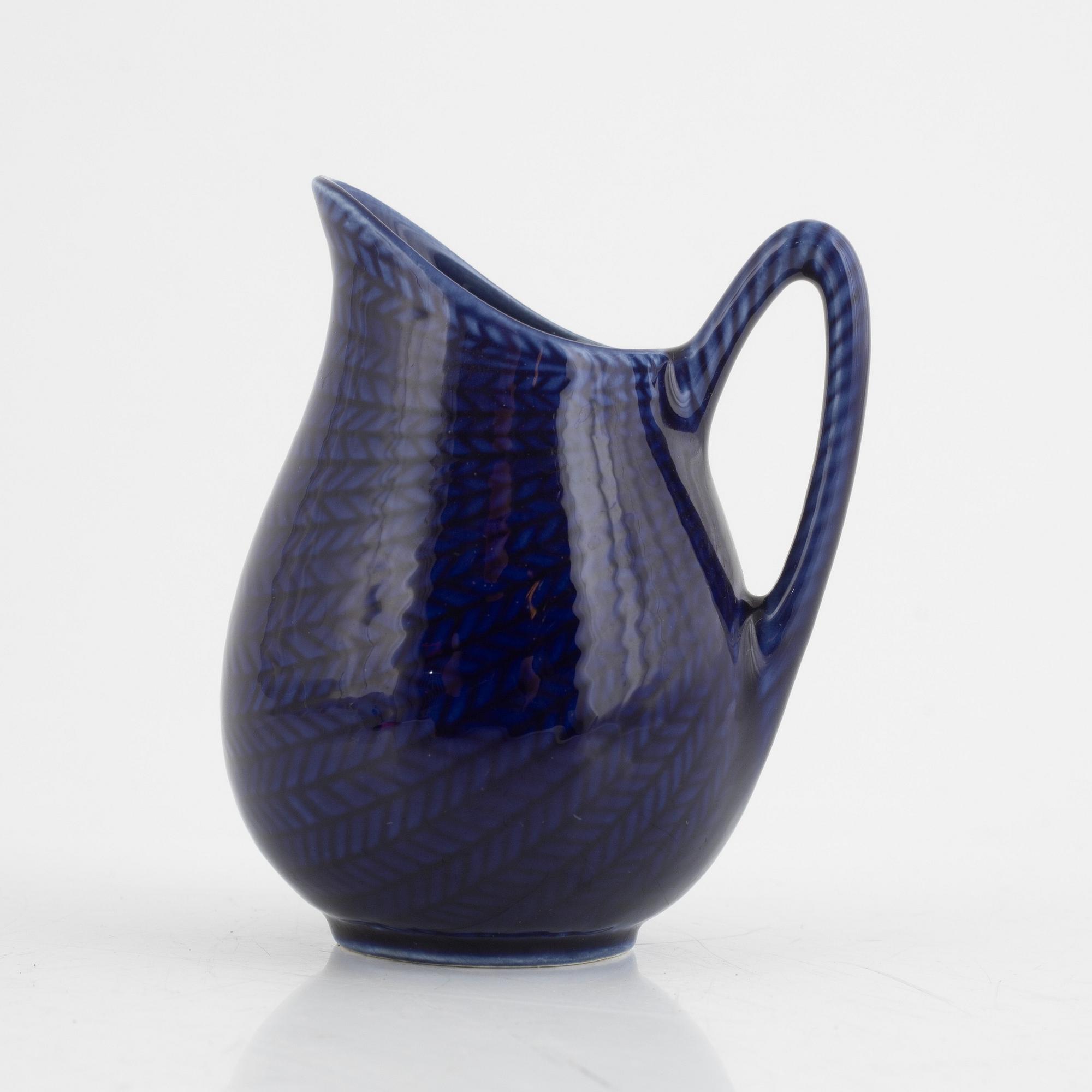 Hertha Bengtson, a 26-piece 'Blå eld' tea service, Rörstrand.