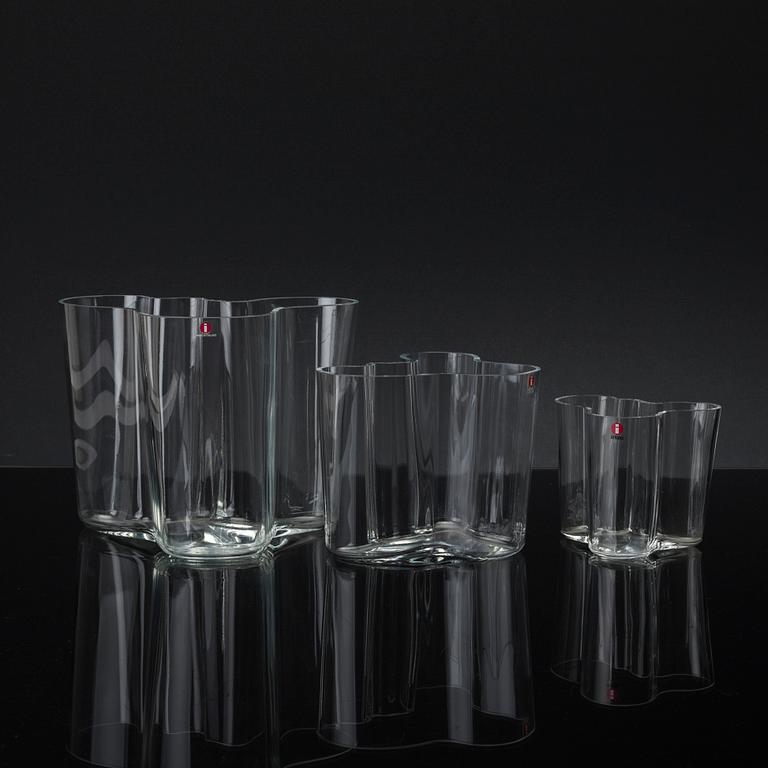 ALVAR AALTO, vaser, 3 st, "Savoy", glas, Iittala, Finland.