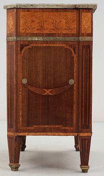 BYRÅ, av Gustaf Foltiern (mästare i Stockholm 1771-1804) , ej signerad. Gustaviansk.