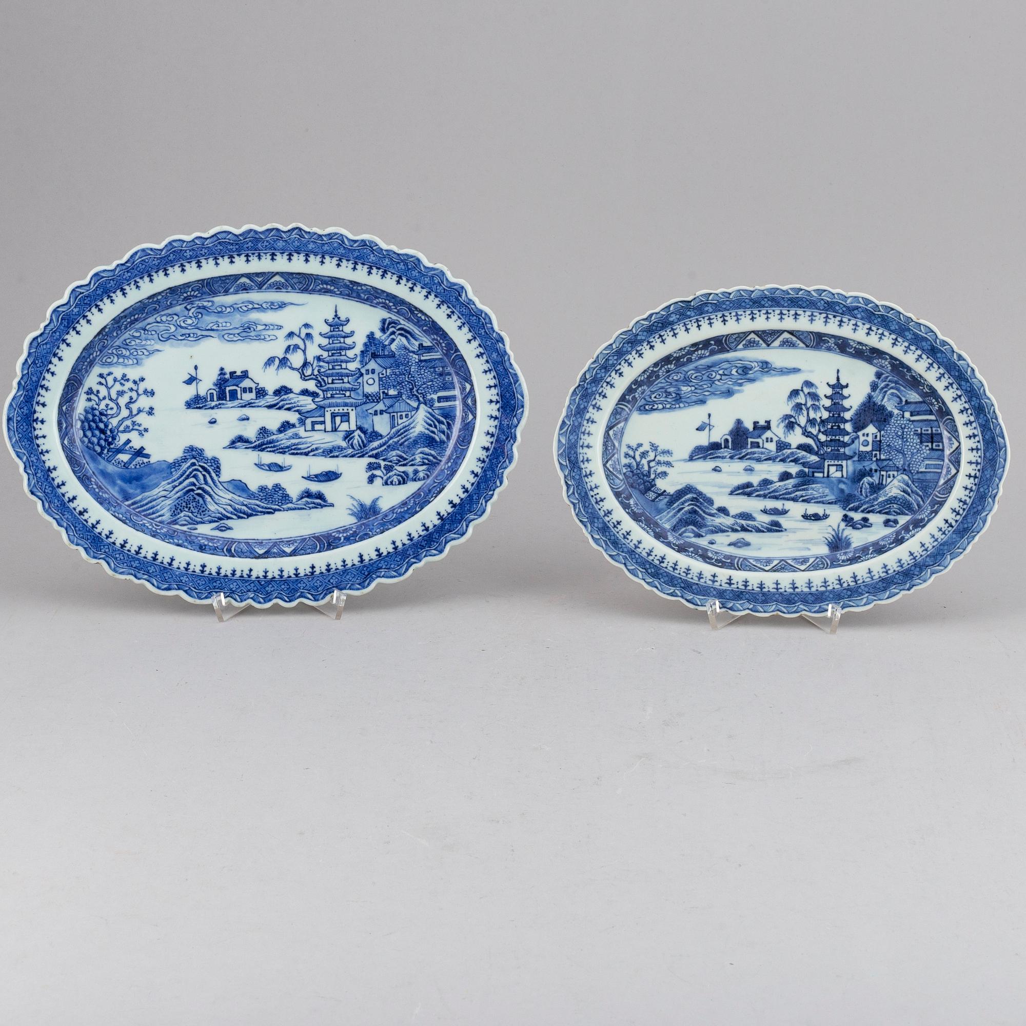 Two blue and white export porcelain serving dishes, Qing dynasty, Qianlong (1736-95).