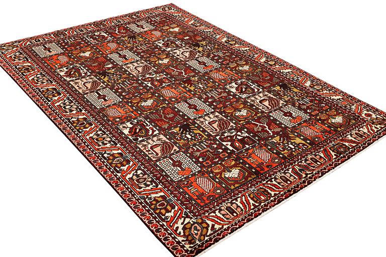 A Bakhtiari carpet, c. 307 x 210 cm.