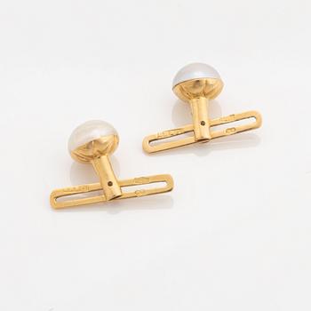 Two pins and pair of shirt buttons 18K gold with pearls.