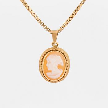 An 18K gold chain and pendant set with a shell cameo.