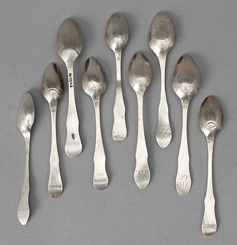 TESKEDAR, sk Fiolmodell, 9 st, 1800-talets första hälft, bl a Ramberg, Helsingborg. Tot vikt: 91 gram.