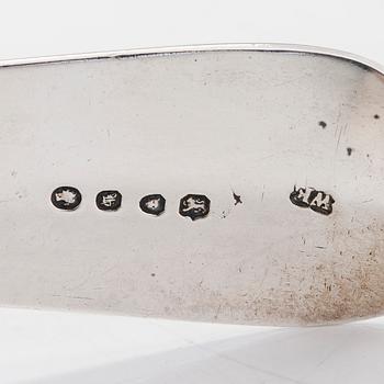 Soppslevar, 2 st, sterlingsilver, Charles Lias och William Eaton, London 1837 och 1843.