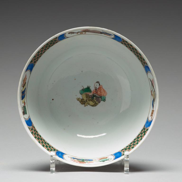 A famille verte bowl, Qing dynasty, Kangxi (1662-1722).