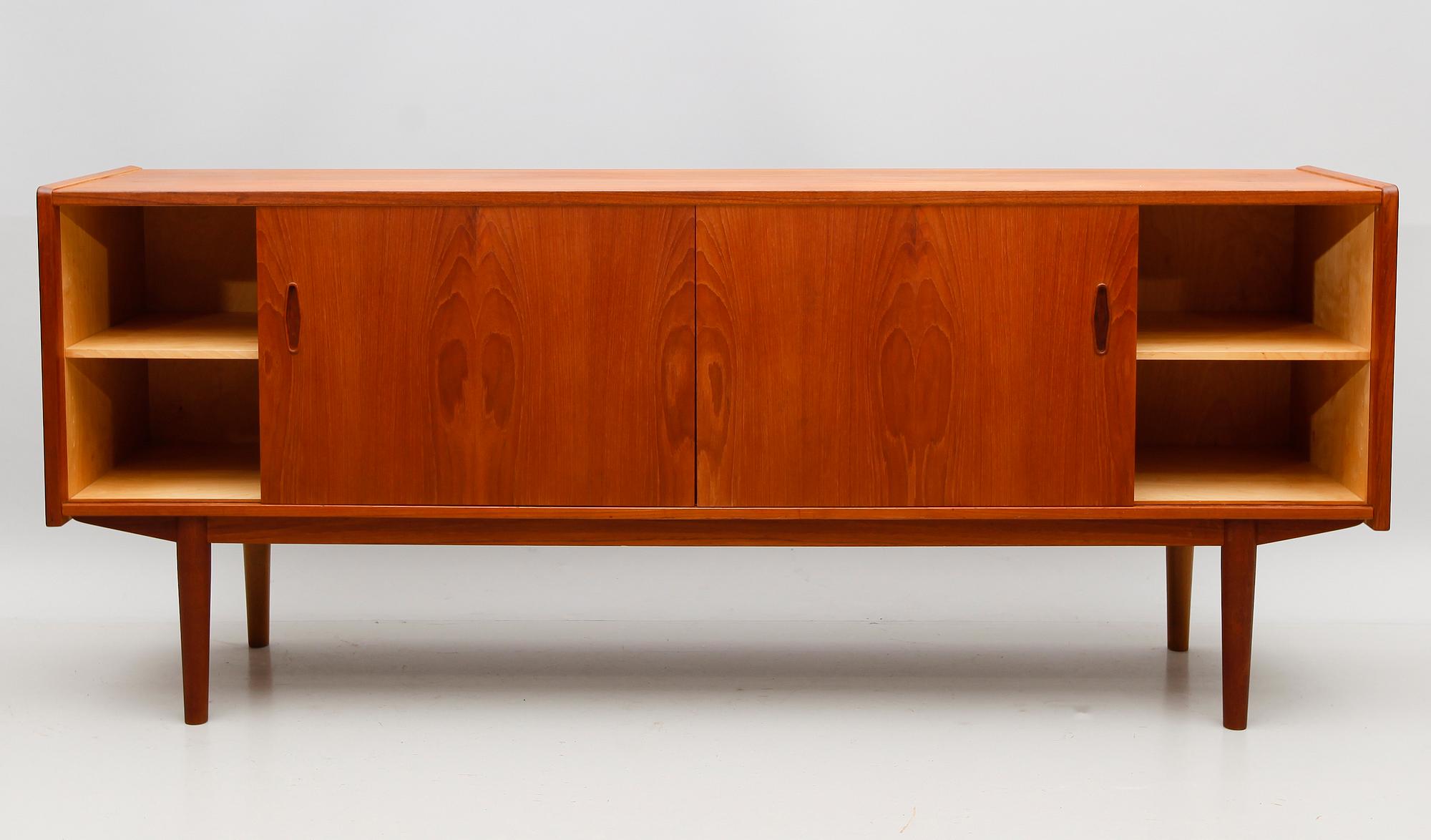 SIDEBOARD, "Trio", Nils Jonsson, Troeds, 1900-talets andra hälft.