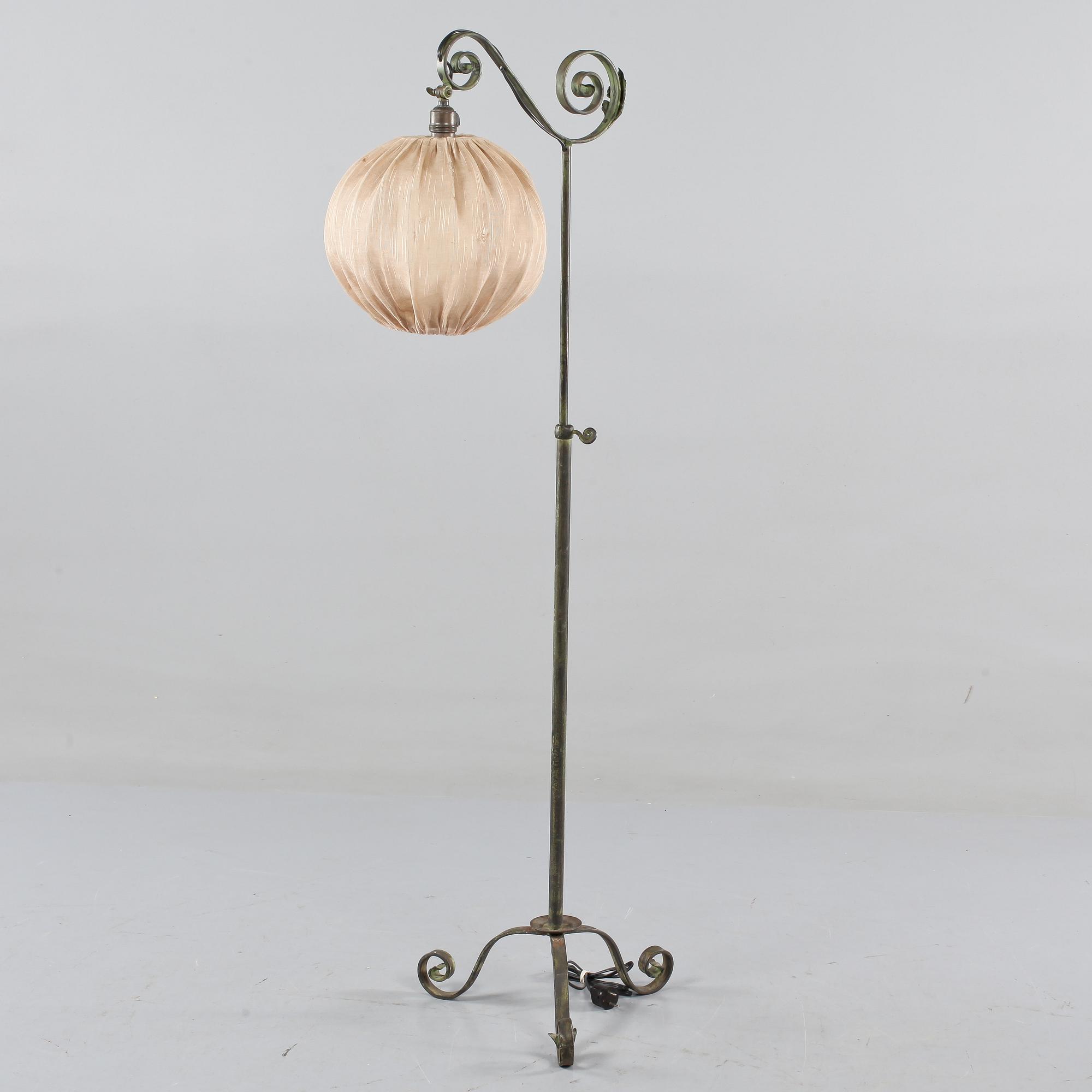GOLVLAMPA, 1900-talets första hälft.