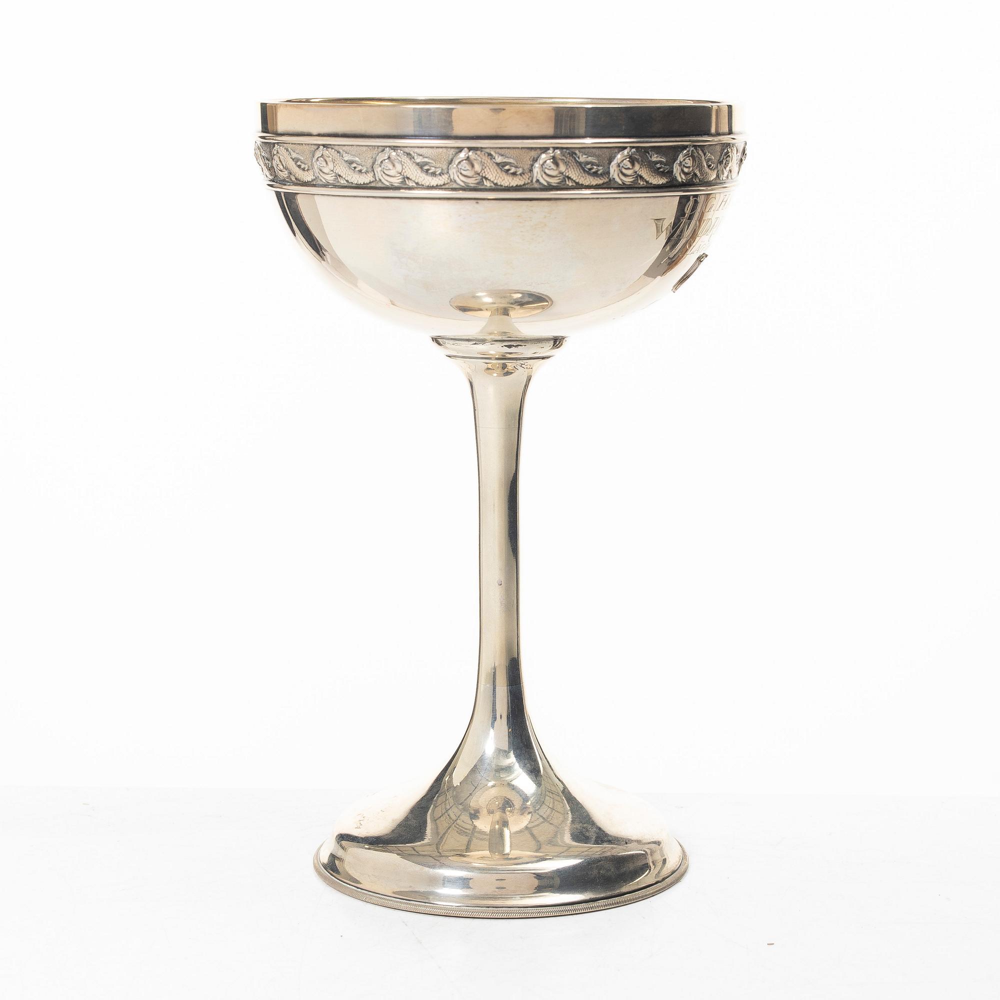 C.G. Hallberg, Skål på fot, silver, Stockholm 1911.