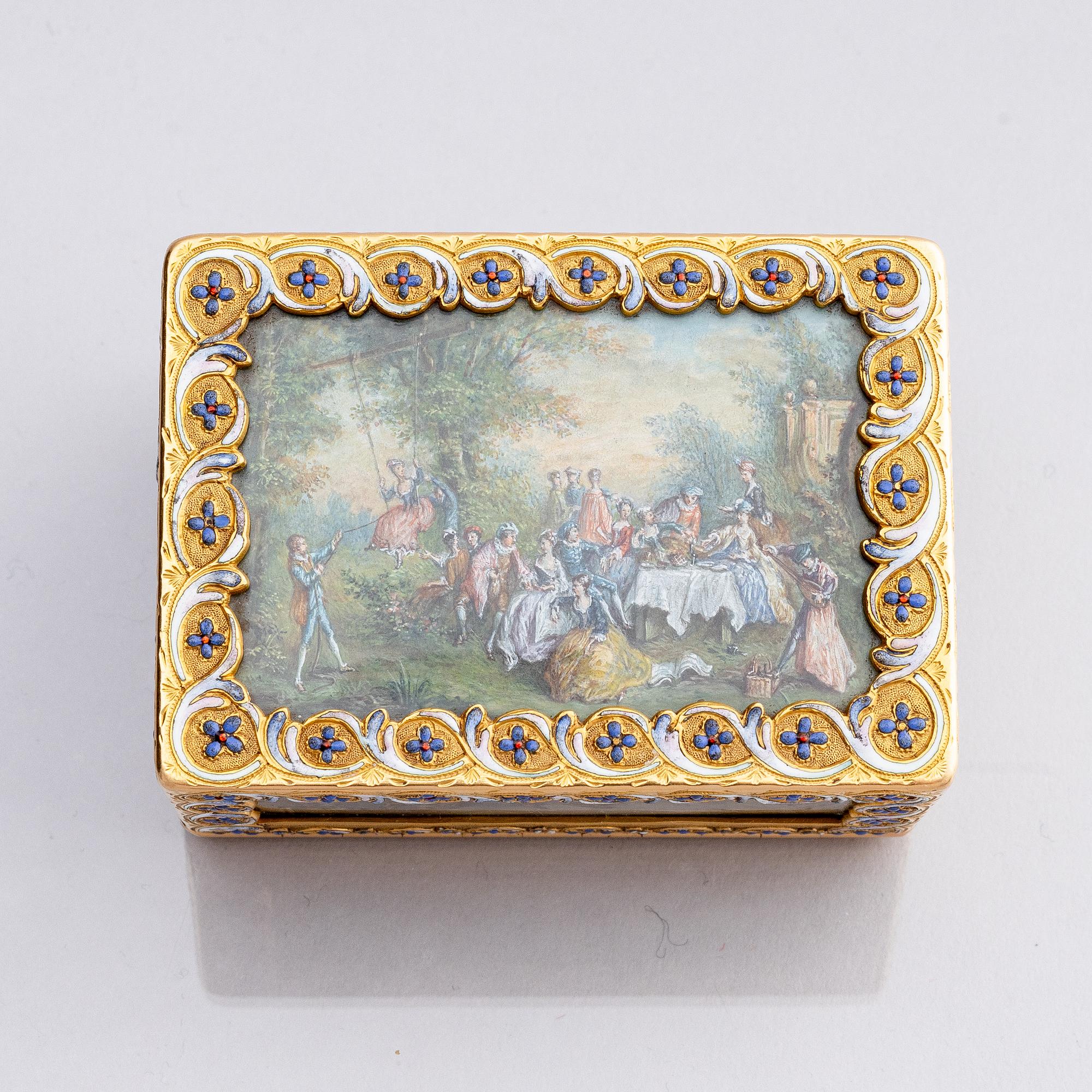 A gold and enamel cagework boîte à miniatures, Louis XV style, late 19th century.