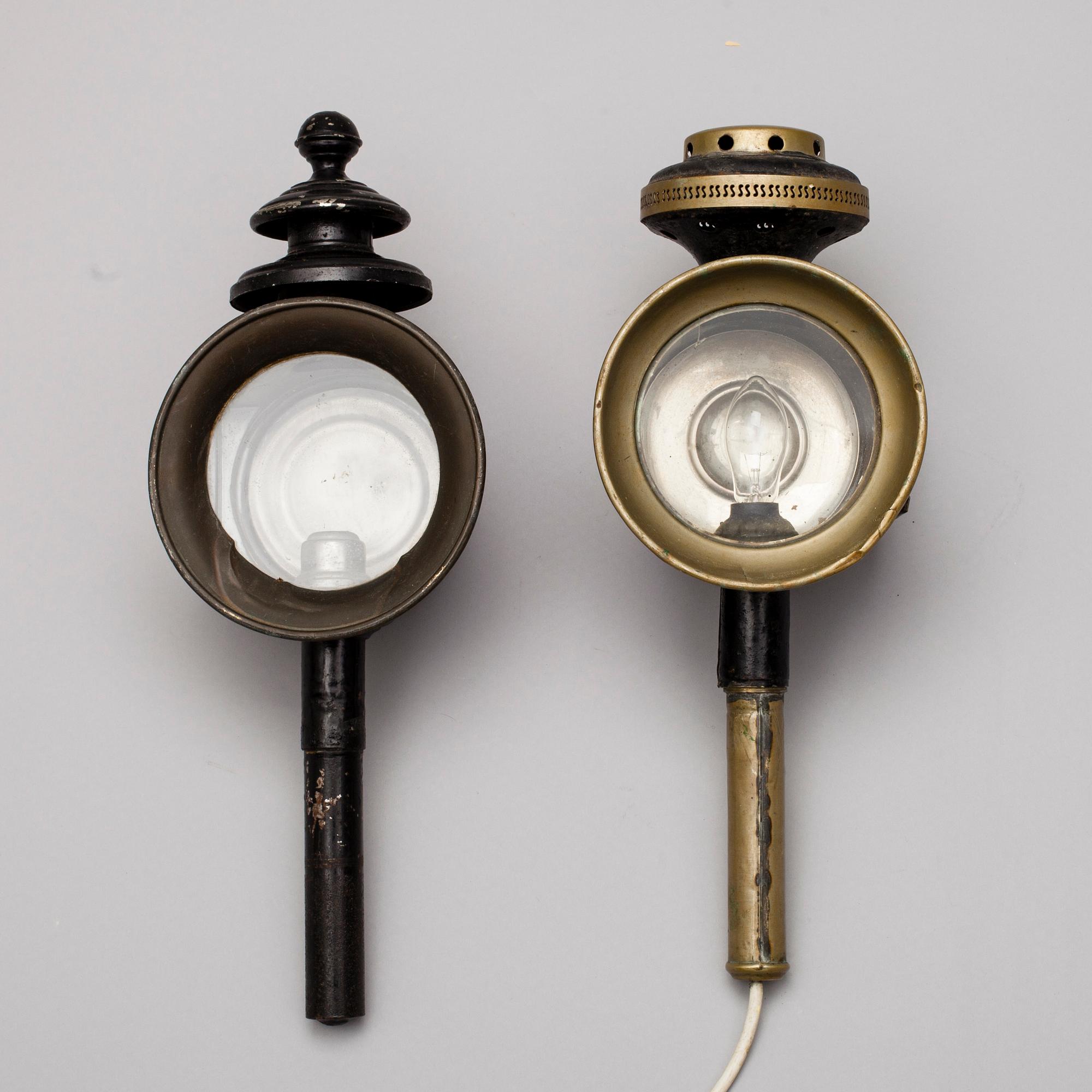 VAGNSLYKTOR, 2 st, snarlika, plåt och glas, 1800-talets slut.