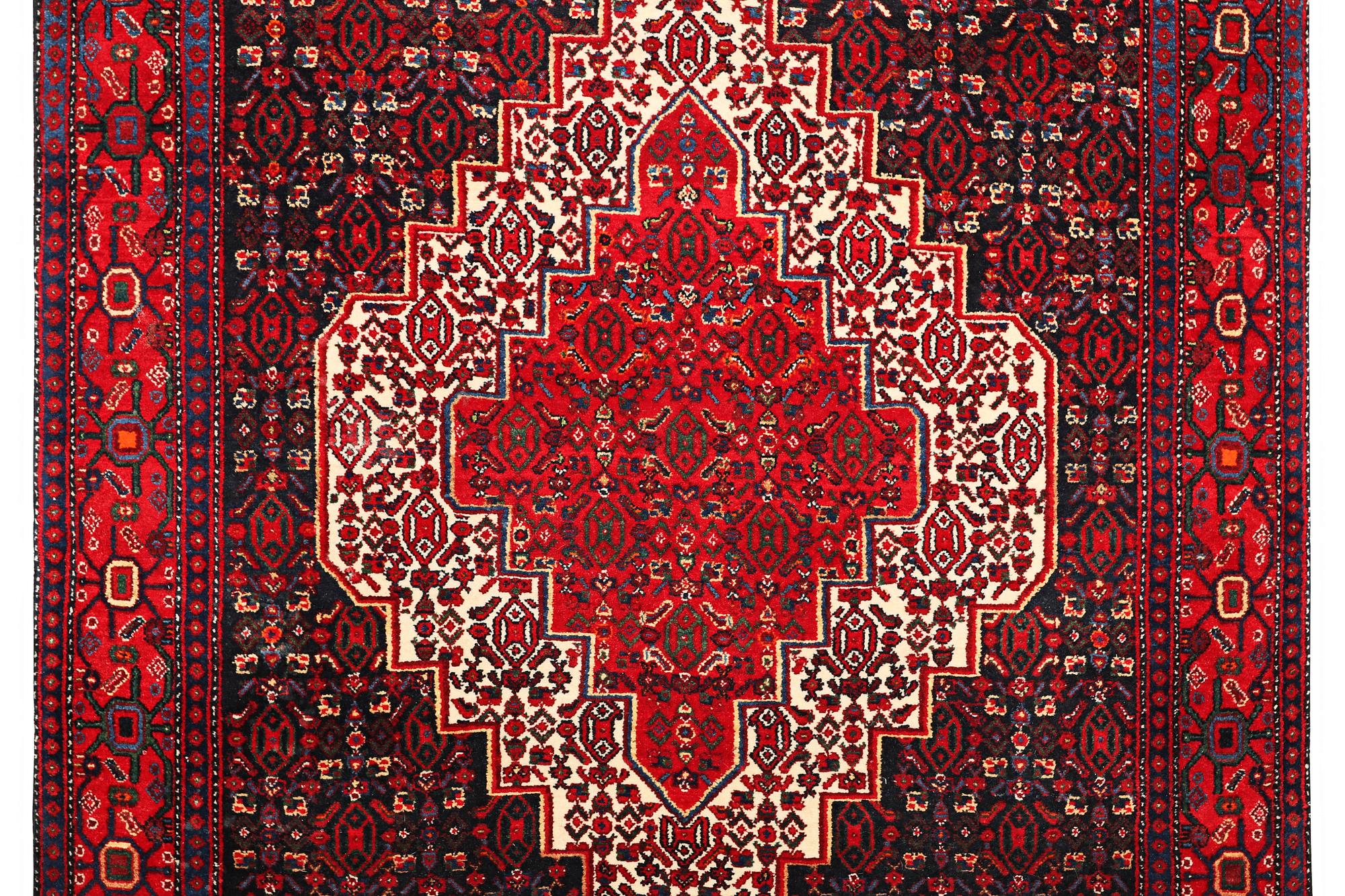 Matta, Senneh, ca 192 x 162 cm.