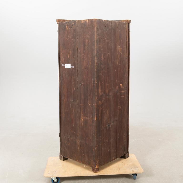 Corner cabinet, first half of the 19th century.