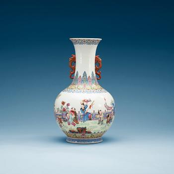 1641. A Chinese famille rose vase, 20th Century.