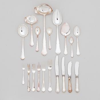 Aterinsarja, 100 osaa, hopeaa, "Chippendale", Auran Kultaseppä, Turku 1982. Aterinlaatikossa.