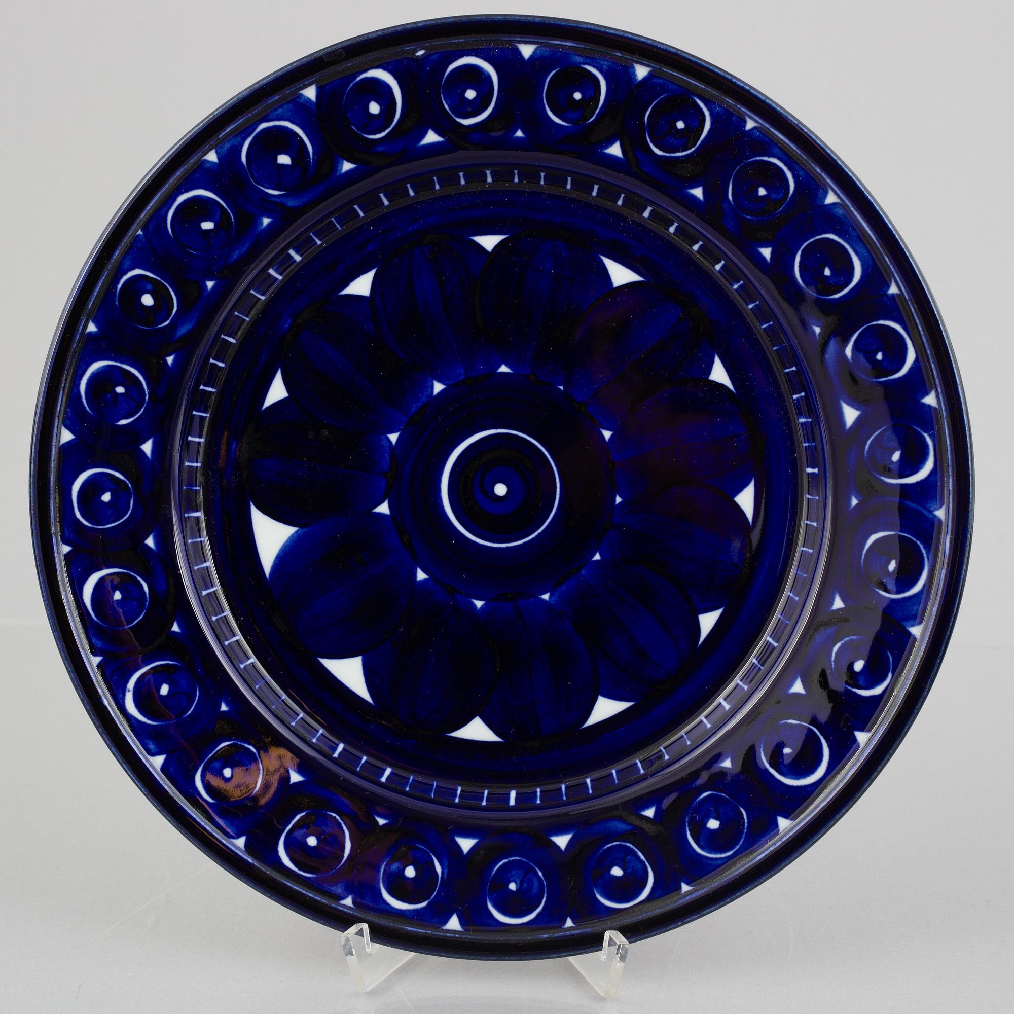 Ulla Procopé, a 40-piece porcelain service, "Valencia", Arabia, Finland.