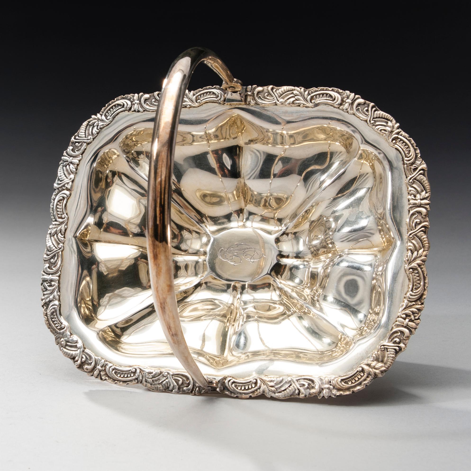 BRÖDKORG, silver, Helsingfors 1942. Vikt 456,7 g.