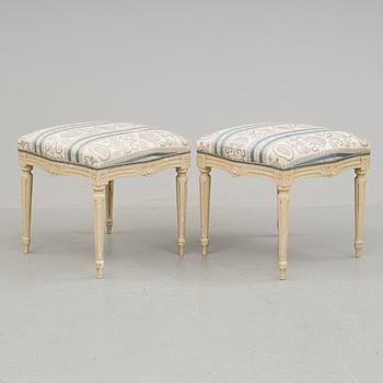 TABURETTER, ett par, gustaviansk stil, 1900-talets första hälft.