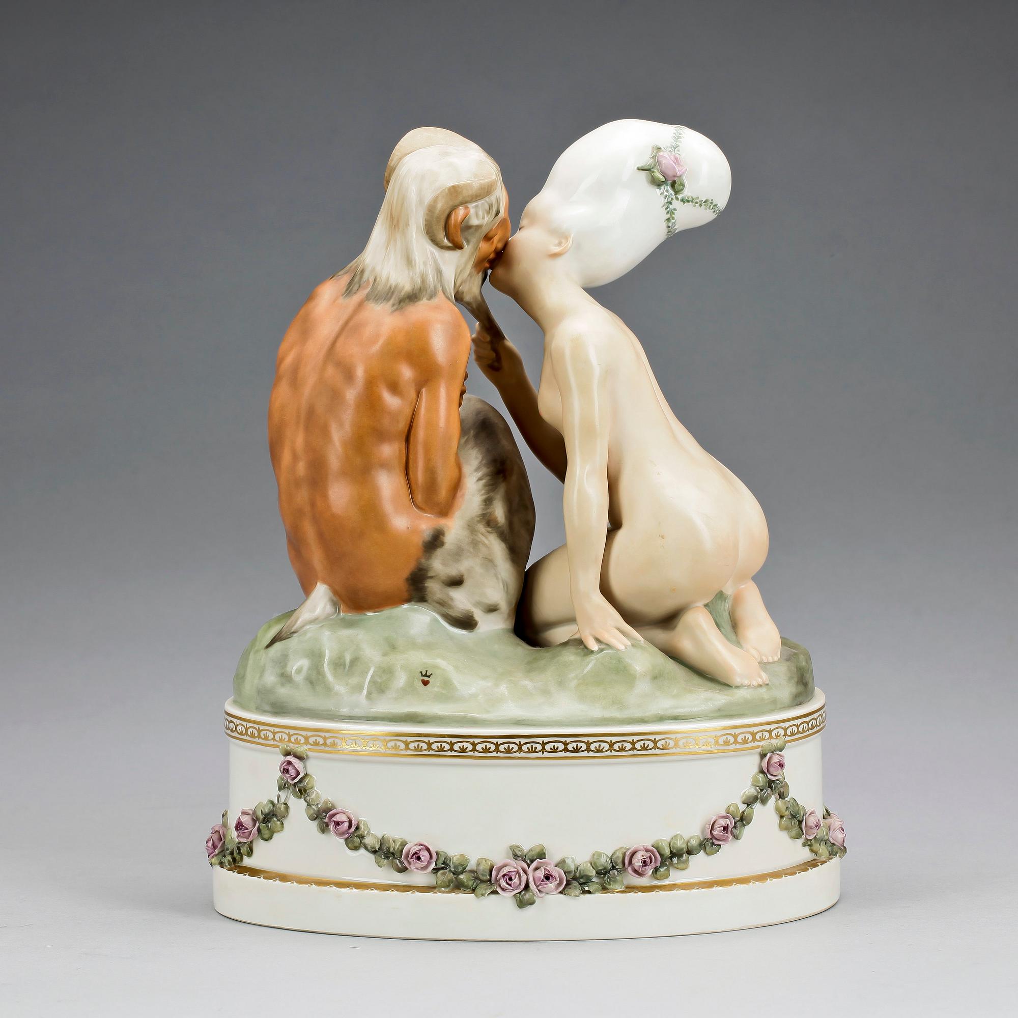 FIGURGRUPP, porslin, GERHARD HENNING, för Den Kongelige Porcelainsfabrik, Danmark, 1918.