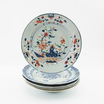 Plates, six pieces, porcelain. Qing Dynasty, Qianlong period (1736-95).