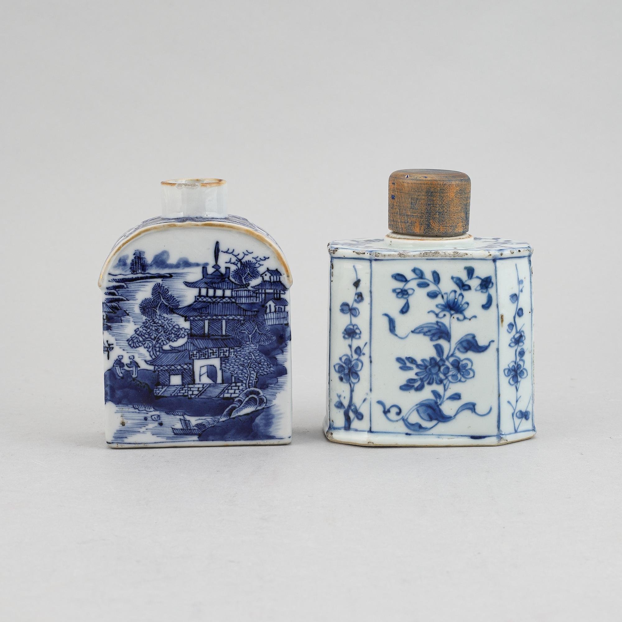 Two blue and white export porcelain tea caddies, Qing dynasty, 18th century.